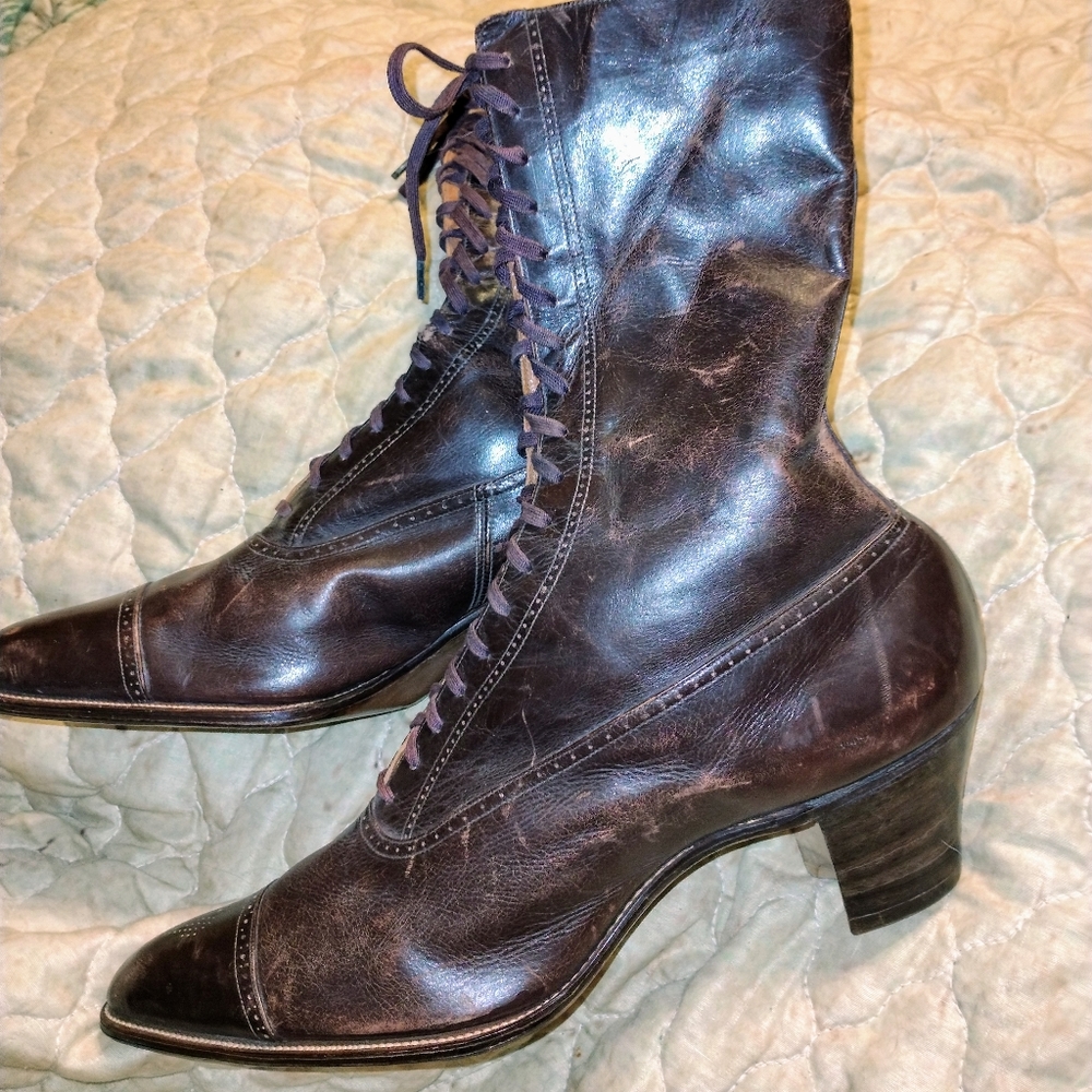 Vintage 1900 Women's Brown Leather Lace Up Boots    2/24
